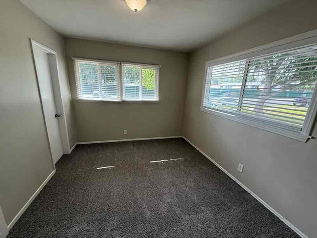 Building Photo - 7860 Sunny Brae Ave