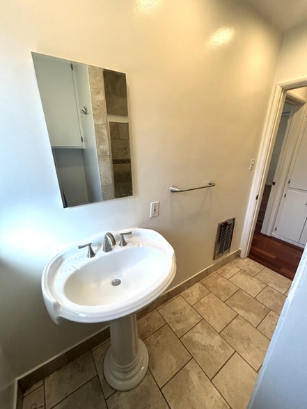 Building Photo - 4021 S Centinela Ave