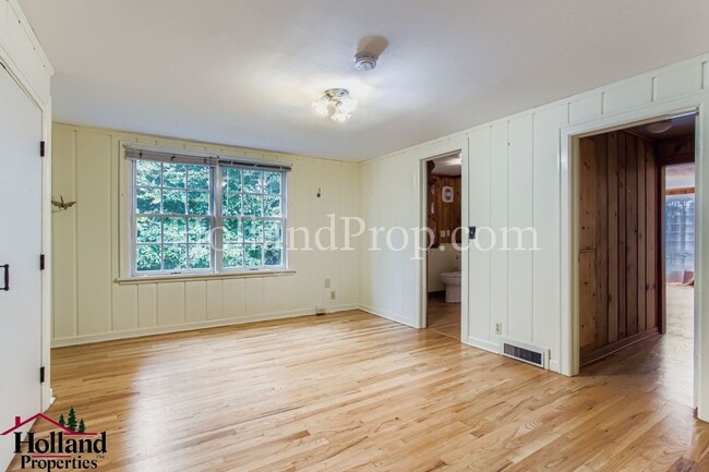 Building Photo - Spacious 3-Bedroom Hillsboro Home with Spa...