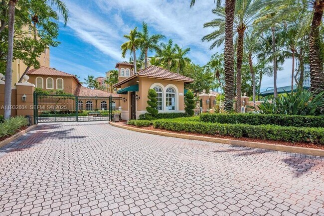 Building Photo - 19999 E Country Club Dr