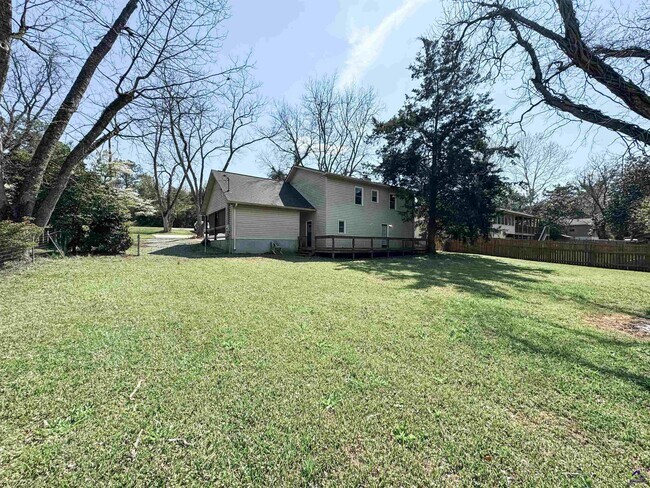 Building Photo - 2108 Marshallville Rd