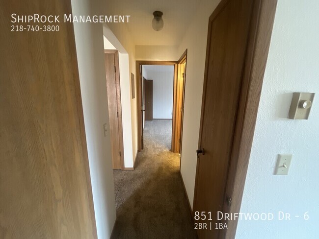 Building Photo - 851 Driftwood Dr