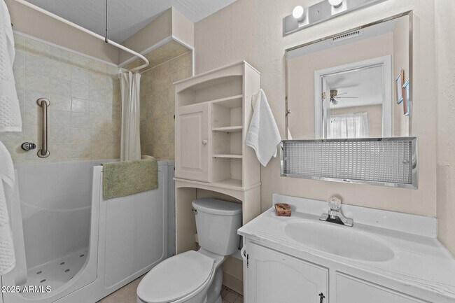 Building Photo - 2180 W Val Vista Dr