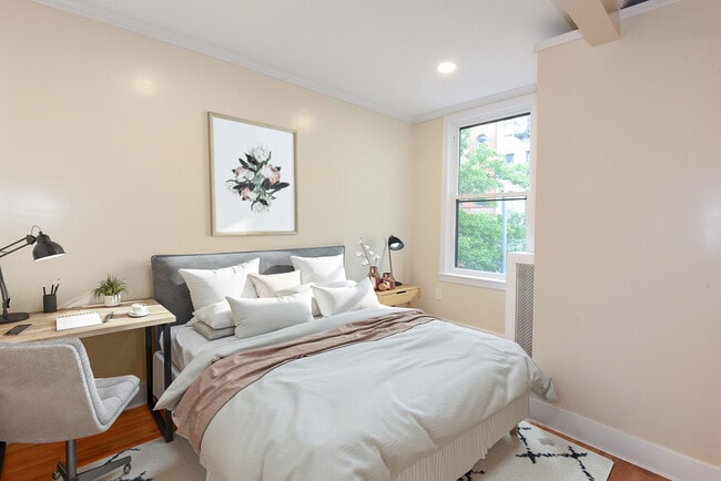 Building Photo - 154 S 4th St