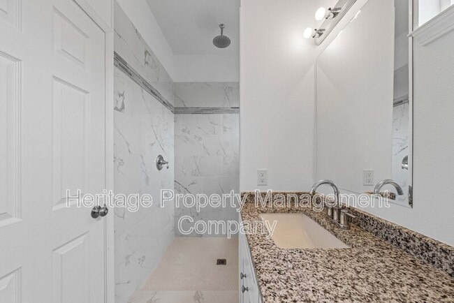 Building Photo - 323 Gabriel