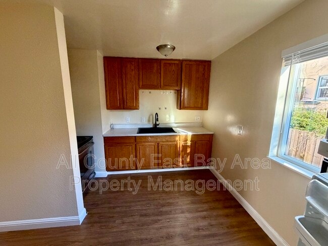 Building Photo - 1411 Parker St