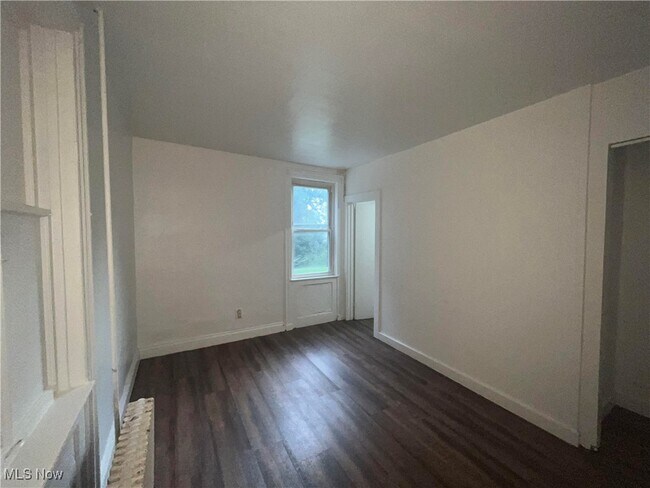 Building Photo - 5466 S Ridge Rd