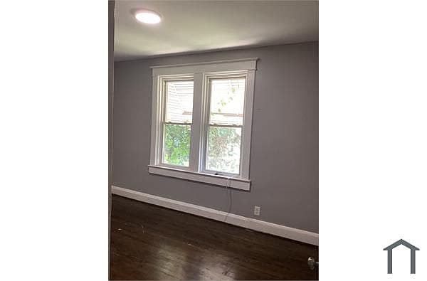 Building Photo - 3 Bedroom 2 Bathroom home