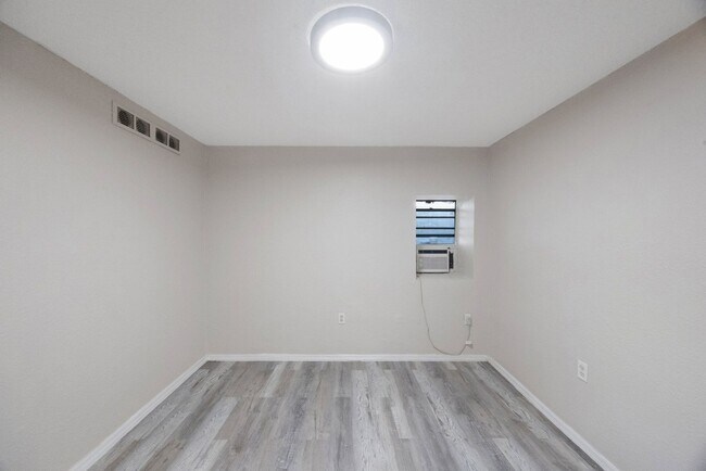 Building Photo - 4540 41st Ave N