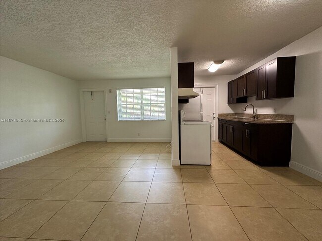 Primary Photo - 2900 NE 17th Ave