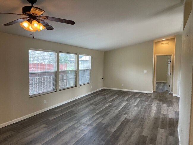 Building Photo - Large Lot, Home and Shop