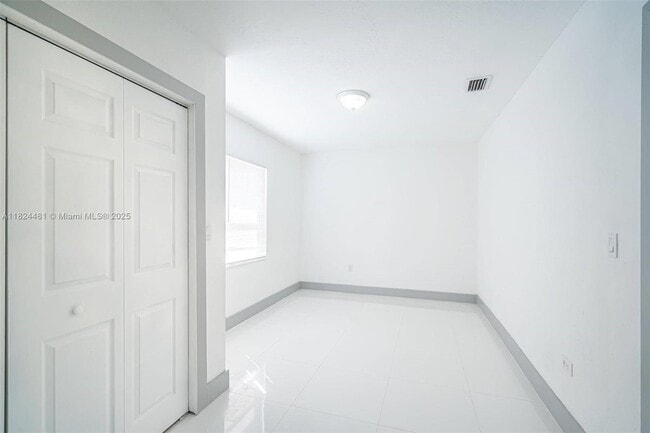 Building Photo - 1320 SW 17th Ave