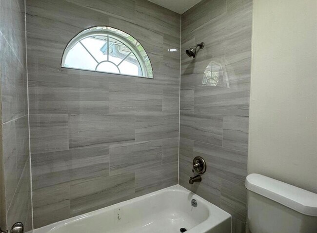 Building Photo - 5015 Cottonglen Ct