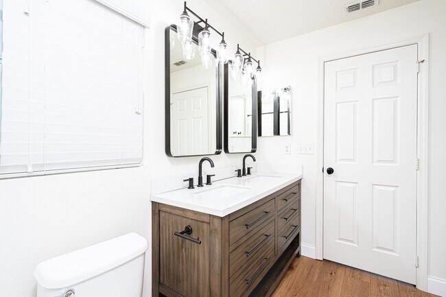 Building Photo - Welcome to your Dream Home in Ormond Beach