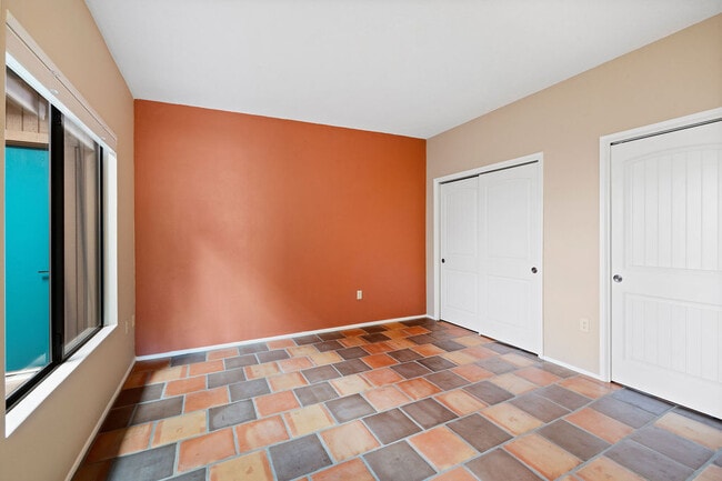 Building Photo - 1021 W Desert Canyon Pl