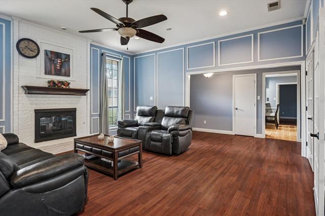 Building Photo - 2208 Timberglen Dr