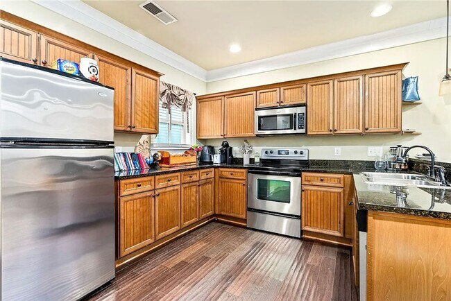 Building Photo - Available Summer 2026!