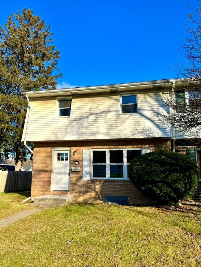 Primary Photo - PARKLAND SCHOOLS- THREE BEDROOM TOWNHOME