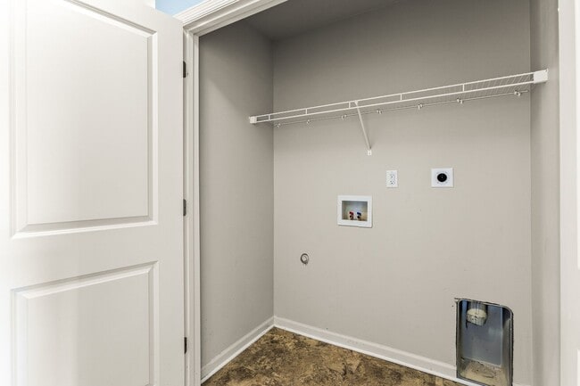 Building Photo - 404 Sullivan Loop Rd