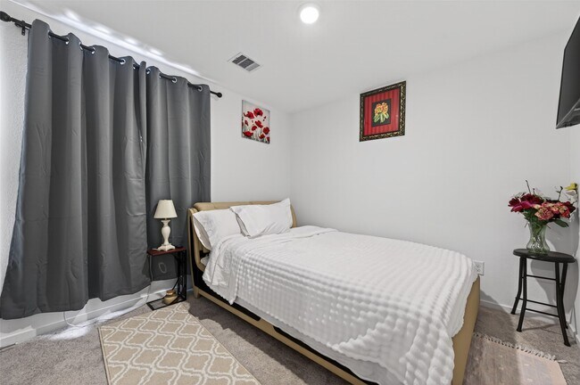 Building Photo - 16703 Rolling Pasture Ln