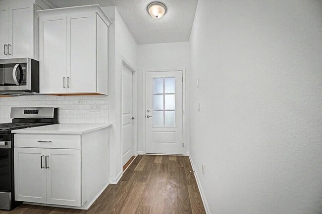 Building Photo - 61 Mellowood Ln