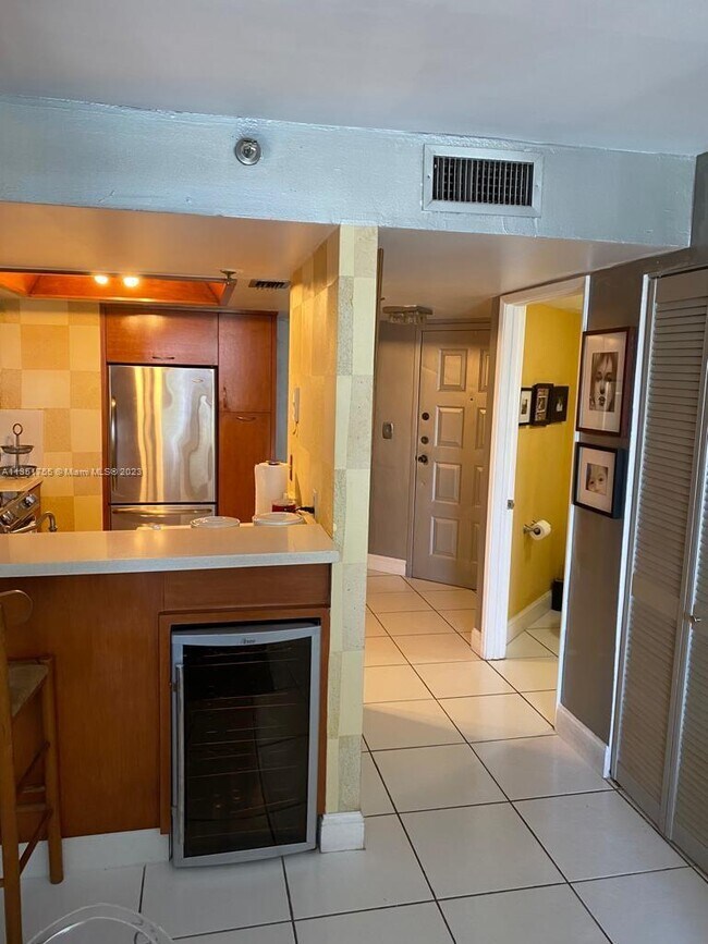 Building Photo - 5880 Collins Ave