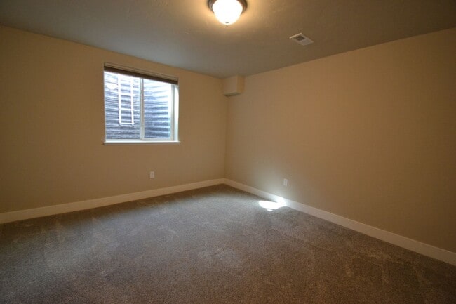 Building Photo - 3 Bedroom Ranch with Finished Basement Available Now!