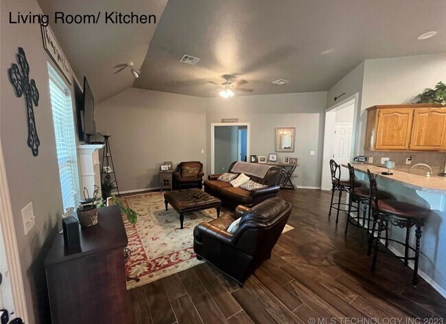 Primary Photo - 12828 N 131st E Ave