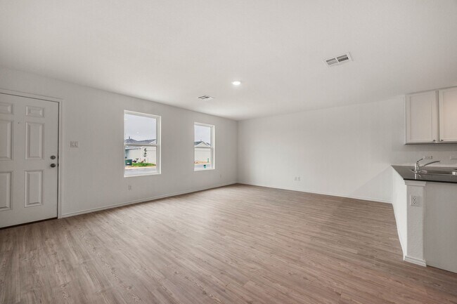 Building Photo - Charming 4BR/2BA in St. Hedwig – Open Floor Plan & Private Backyard