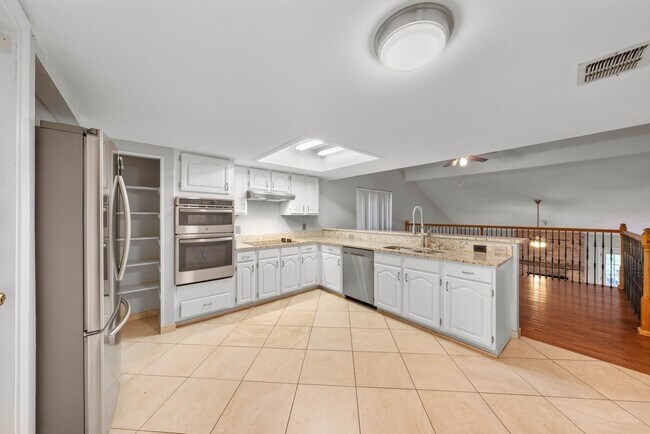 Building Photo - Stylish 3-Bed Home with Pool Access, Fenced Yard, and Garage — North Hills Village, San Antonio