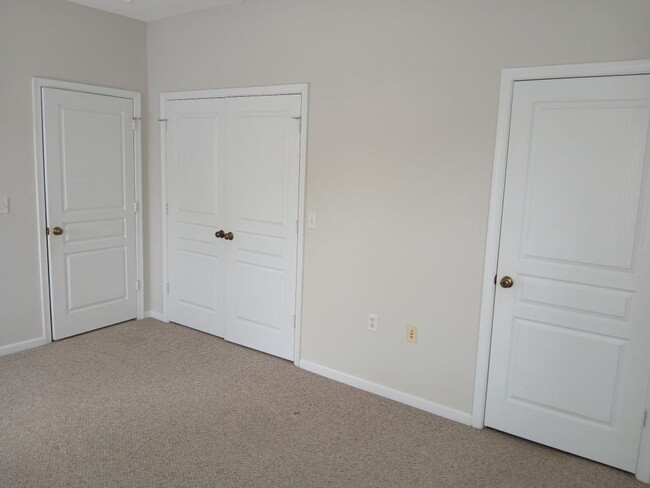 Building Photo - 5821 Ludington Dr