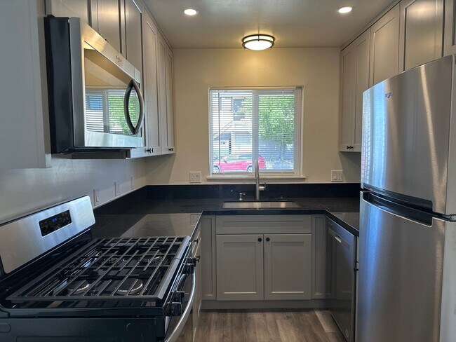 Building Photo - Completely remodeled 2 bedroom gem with 1 car garage Near the VA Hospital
