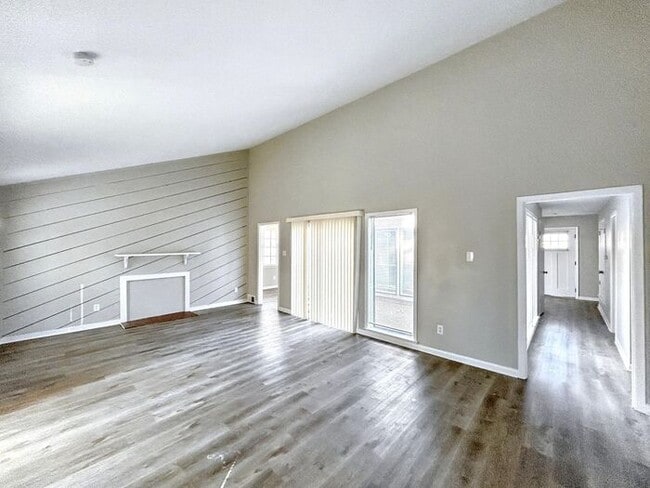 Building Photo - 3333 Leschallas Dr