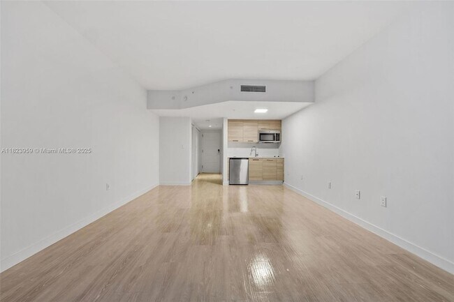 Building Photo - 1756 N Bayshore Dr