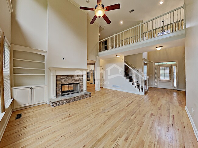 Building Photo - 714 Golden Farm Way
