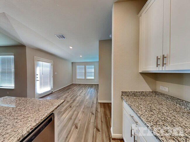 Building Photo - 5523 Shasta Pl