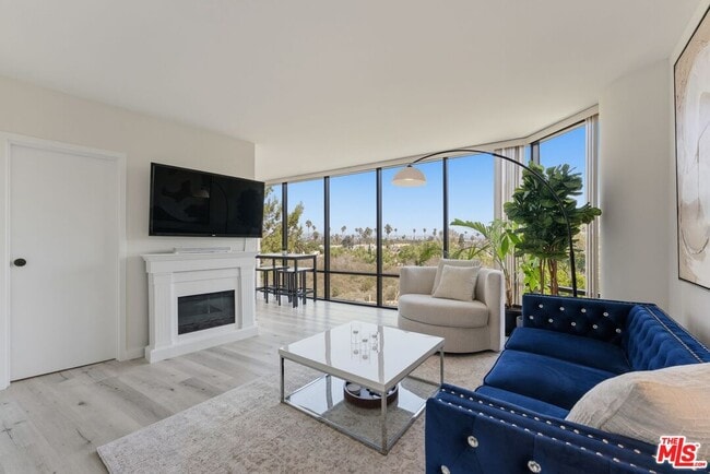 Building Photo - 4316 Marina City Dr