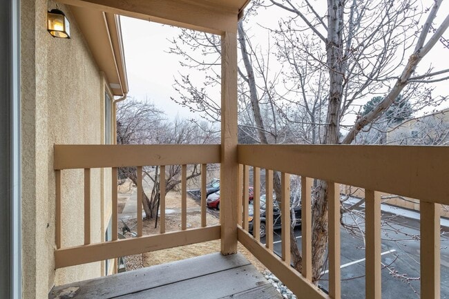 Building Photo - Cozy 2-Bed Condo with Fireplace, Garage & Pool Access Near Shopping!