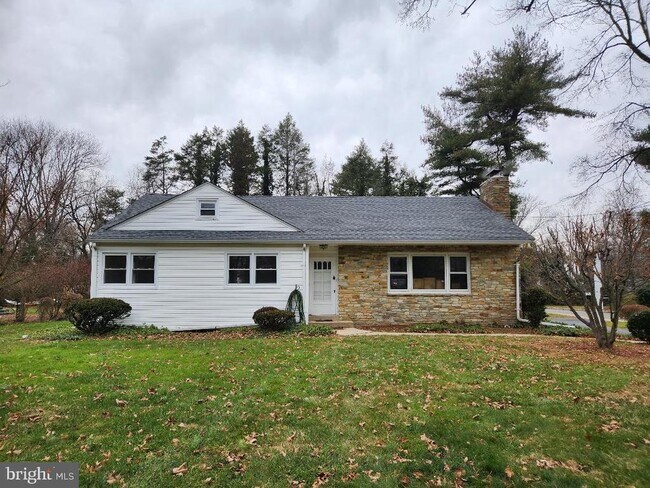 Building Photo - 644 Kingston Terrace