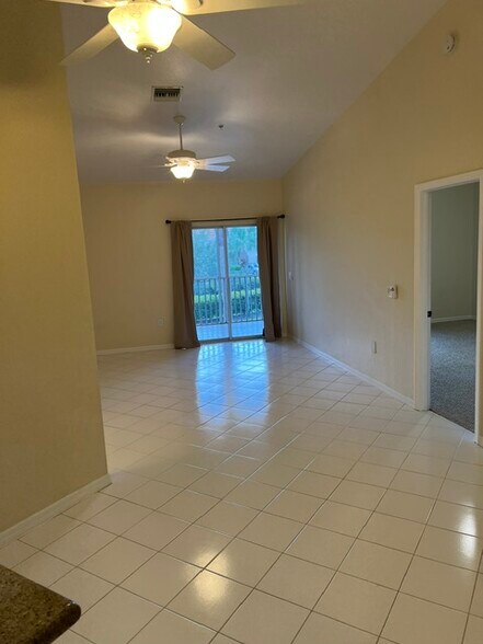 Greatroom. Primary bedroom to the right - 12515 McGregor Blvd