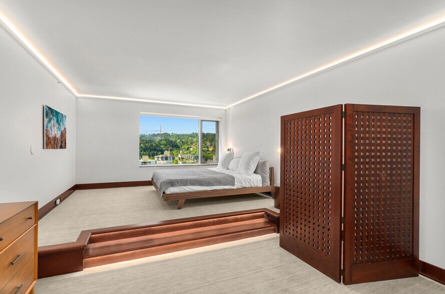 Building Photo - 1414 SW 3rd Ave