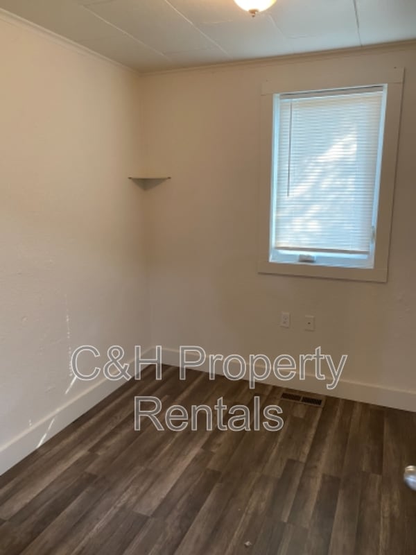 Building Photo - 711 N 26th St