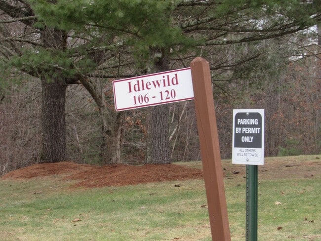 Building Photo - Londonderry Garden Condo- Available NOW!