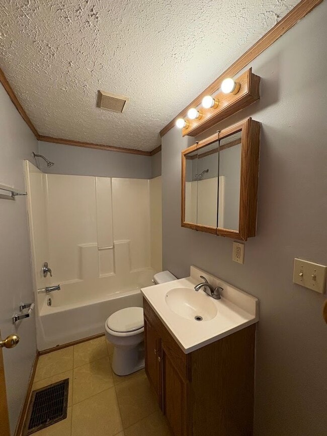 Building Photo - Two bedroom one bathroom home for rent