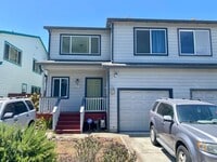Building Photo - Spacious 3 Bedroom, 2.5 Bathroom Marina To...