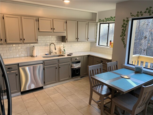 Building Photo - 115 Harbor Lights Dr