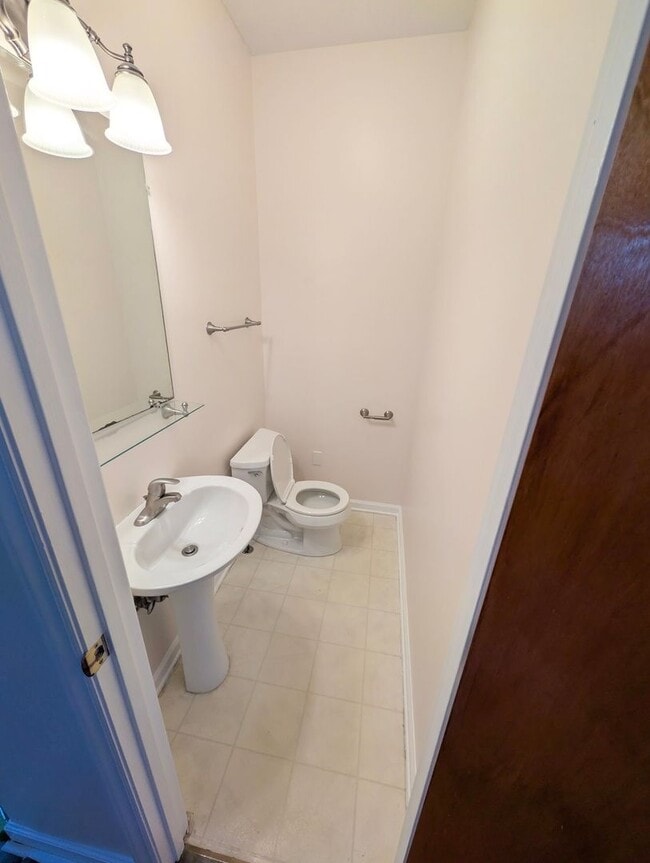 Building Photo - 1320 N Main St