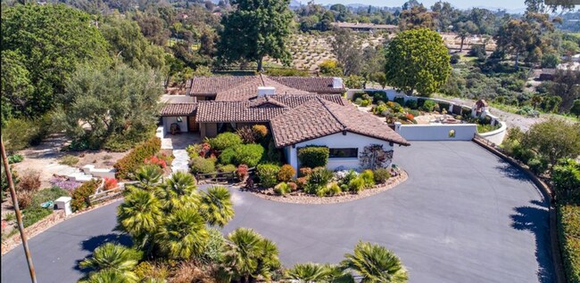 Building Photo - This Beautiful Hacienda Style Home combine...