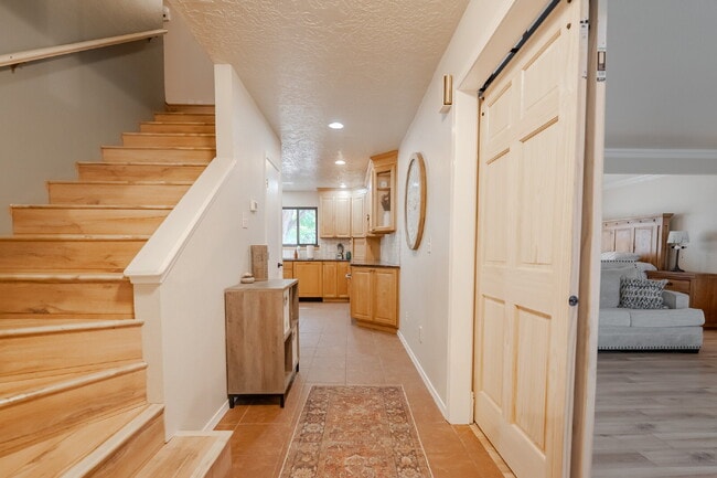 Building Photo - Private Room for Rent with Garage & Outdoor Space – Bedroom 2