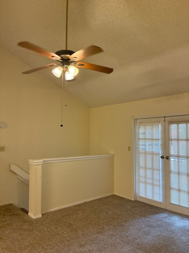 Building Photo - 1BR/1.5BA w/ Fireplace • Balcony • Pool Access in San Antonio
